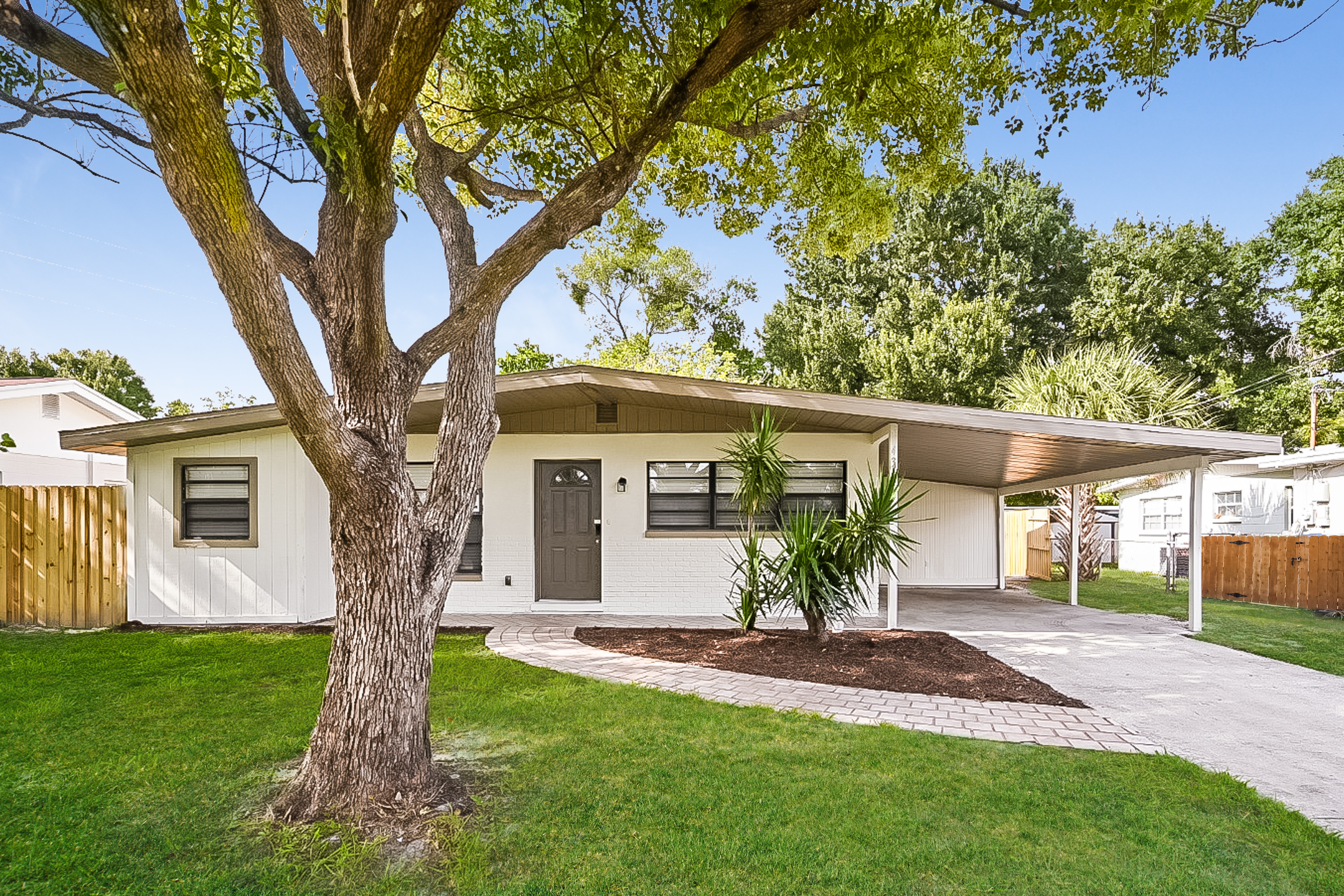 4317 W Bay Ave Tampa, FL 33616